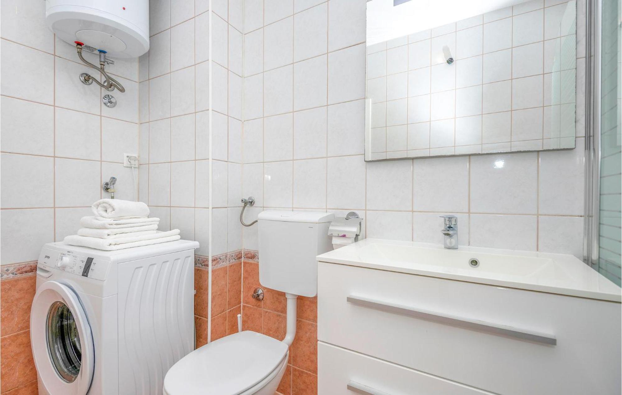 1 Bedroom Beautiful Apartment In Башка-Вода Екстер'єр фото
